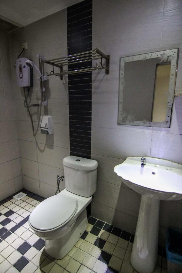 Rose Cottage Hotel Bandar Seri Alam Johor Bahru Exterior foto